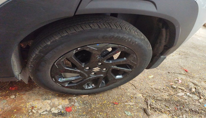 2024 Maruti FRONX DELTA PLUS 1.2L AGS, Petrol, Automatic, 14,280 km, tyre