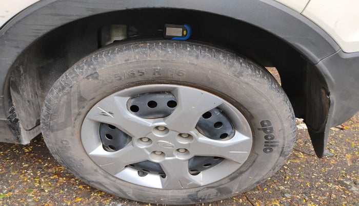 2022 Mahindra XUV300 W6 1.2 PETROL AMT, Petrol, Automatic, 38,420 km, tyre