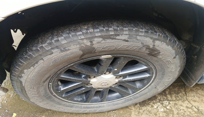 2013 Toyota Fortuner 3.0 4X2 AT, Diesel, Automatic, 1,84,801 km, tyre