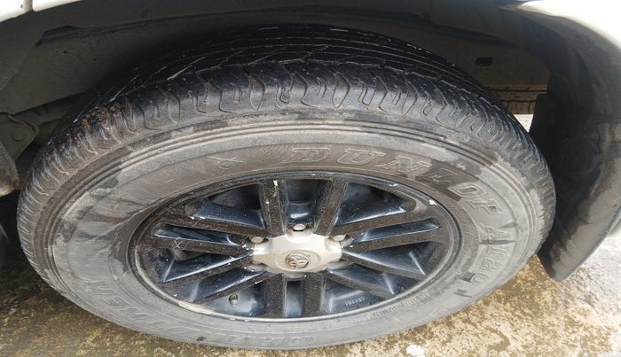 2013 Toyota Fortuner 3.0 4X2 AT, Diesel, Automatic, 1,84,801 km, tyre