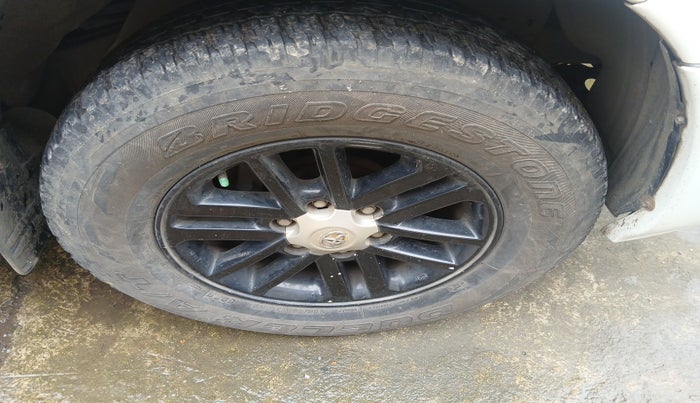 2013 Toyota Fortuner 3.0 4X2 AT, Diesel, Automatic, 1,84,801 km, tyre