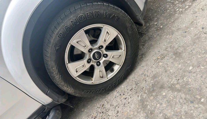 2013 Mahindra XUV500 W8, Diesel, Manual, 1,60,549 km, tyre