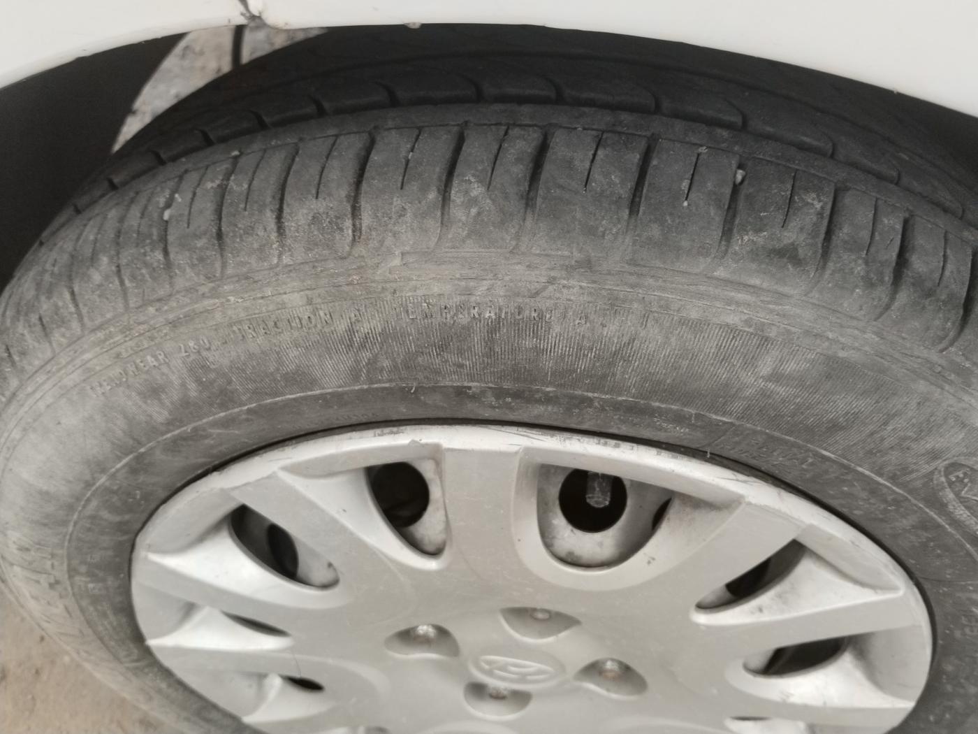2017 Hyundai Xcent E, Petrol, Manual, 1,57,000 km, tyre