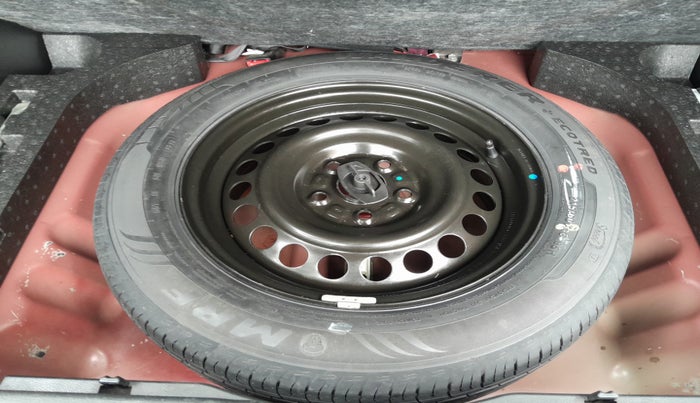2022 Maruti BREZZA ZXI SMART HYBRID DUAL TONE, Petrol, Manual, 41,641 km, tyre