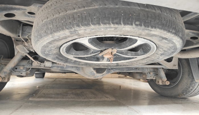 2011 Toyota Innova V 2.5 7 STR, Diesel, Manual, 3,17,681 km, tyre