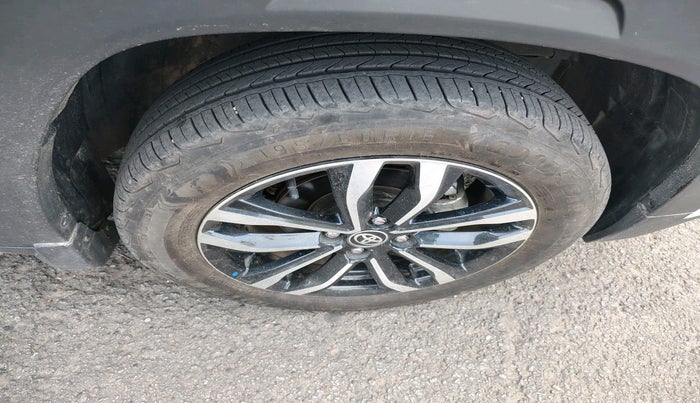 2024 Toyota URBAN CRUISER HYRYDER V AT NEO DRIVE, Petrol, Automatic, 5,273 km, tyre