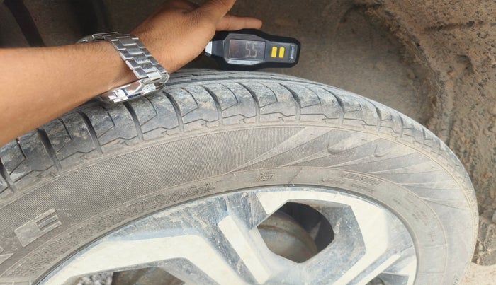 2022 Maruti BREZZA ZXI + SMART HYBRID, Petrol, Manual, 1,05,690 km, tyre