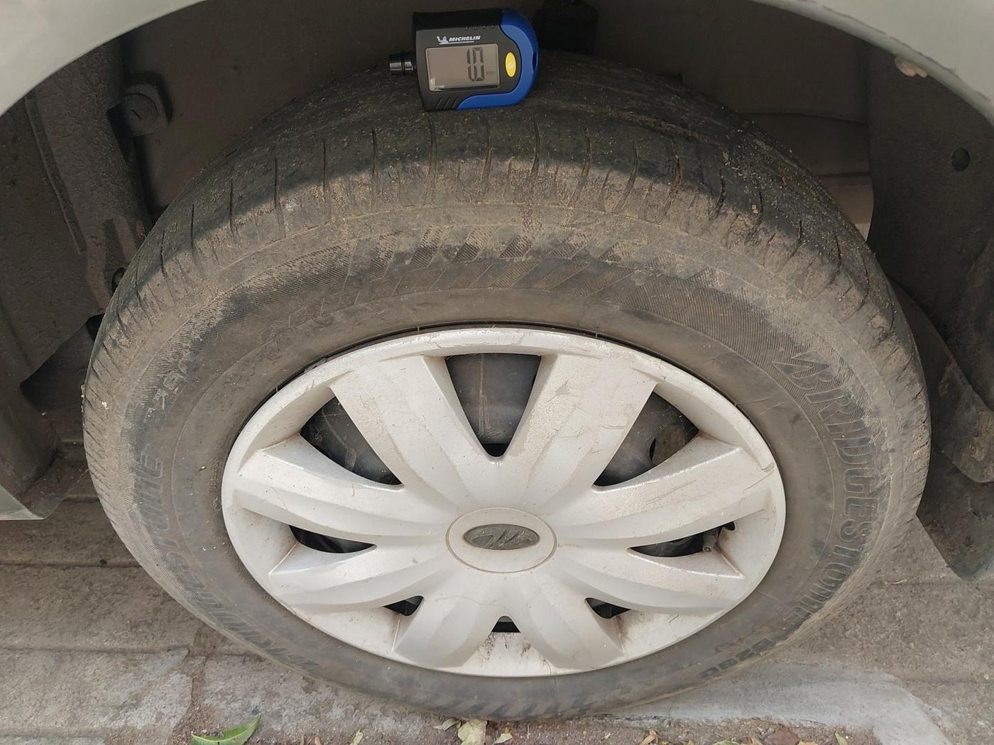 2011 Mahindra Verito 1.5 D6, Diesel, Manual, 1,88,559 km, tyre