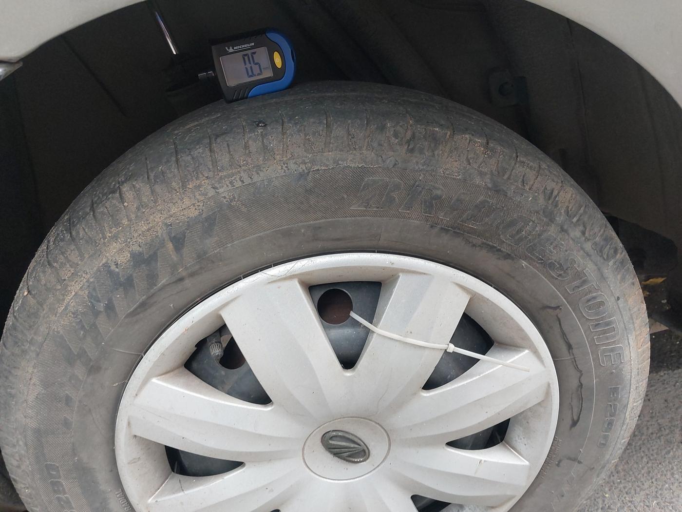 2011 Mahindra Verito 1.5 D6, Diesel, Manual, 1,88,559 km, tyre