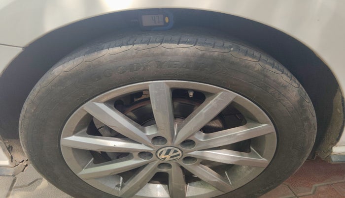 2021 Volkswagen Polo HIGHLINE PLUS 1.0, Petrol, Manual, 88,349 km, tyre