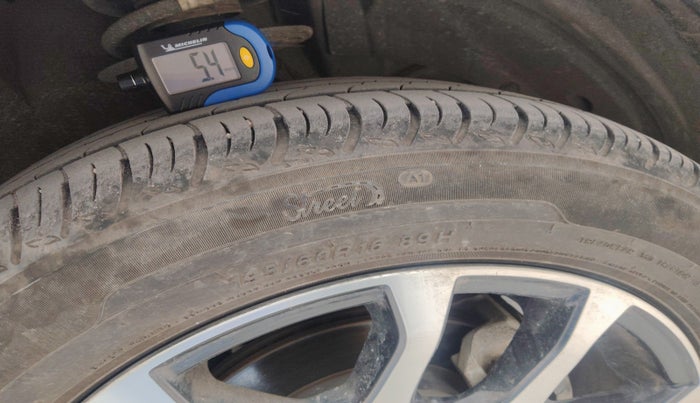 2022 Maruti XL6 ALPHA MT, Petrol, Manual, 24,384 km, tyre