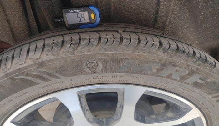 2022 Maruti XL6 ALPHA MT, Petrol, Manual, 24,384 km, tyre