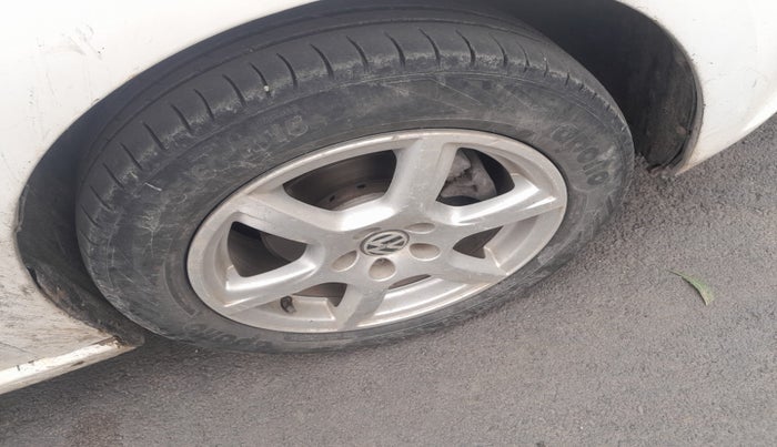 2013 Volkswagen Vento HIGHLINE 1.6 MPI, Petrol, Manual, 1,21,415 km, tyre