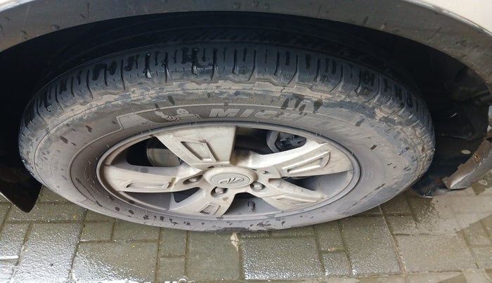 2013 Mahindra XUV500 W8, Diesel, Manual, 3,99,294 km, tyre