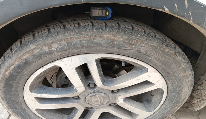 2017 Tata Hexa XT 4X2 7 STR, Diesel, Manual, 1,06,804 km, tyre