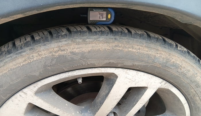2017 Tata Hexa XT 4X2 7 STR, Diesel, Manual, 1,06,804 km, tyre