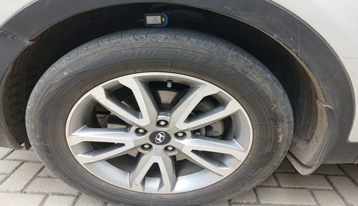 2016 Hyundai Santa Fe 4 WD AT, Diesel, Automatic, 1,08,822 km, tyre