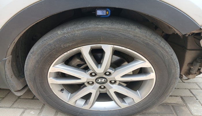 2016 Hyundai Santa Fe 4 WD AT, Diesel, Automatic, 1,08,822 km, tyre