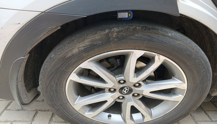 2016 Hyundai Santa Fe 4 WD AT, Diesel, Automatic, 1,08,822 km, tyre