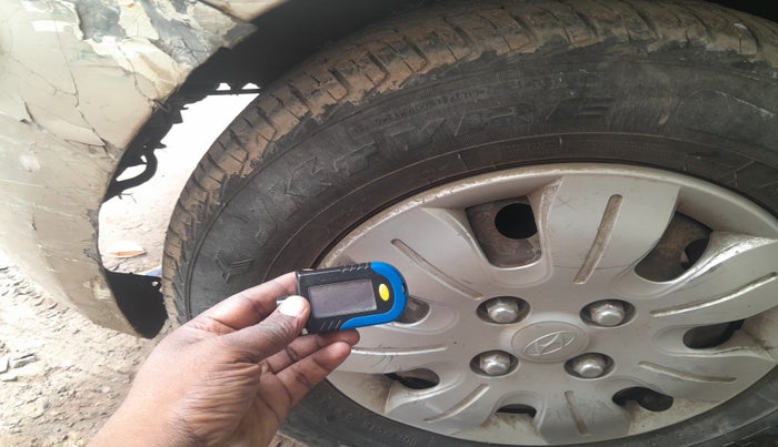 2010 Hyundai i10 MAGNA 1.2, Petrol, Manual, 1,24,459 km, tyre
