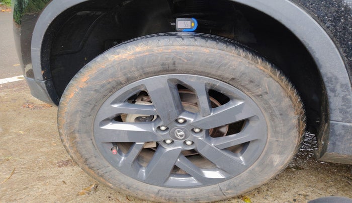 2023 Tata Safari XT PLUS DARK EDITION, Diesel, Manual, 24,964 km, tyre