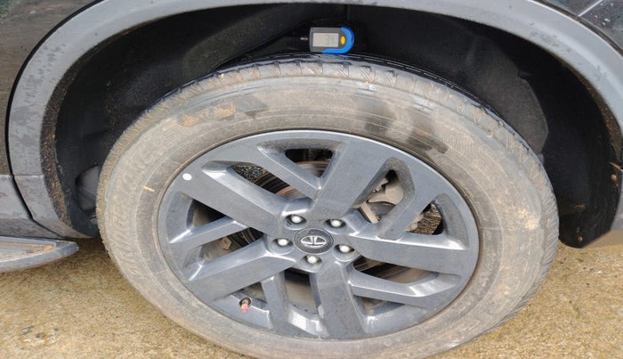 2023 Tata Safari XT PLUS DARK EDITION, Diesel, Manual, 24,964 km, tyre