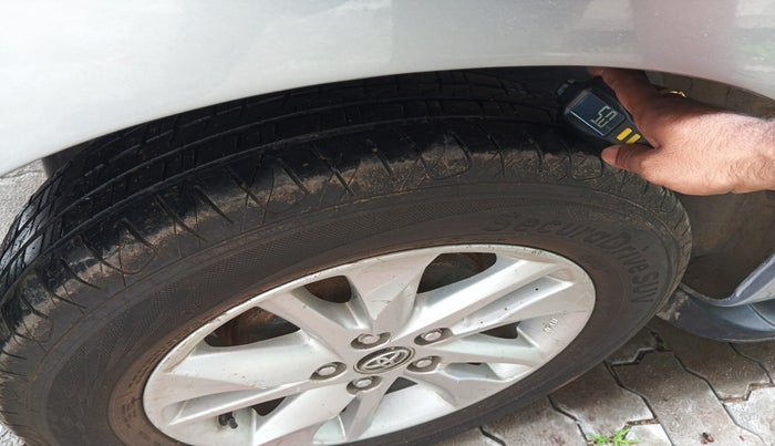 2019 Toyota Innova Crysta 2.4 GX 7 STR, Diesel, Manual, 1,55,823 km, tyre