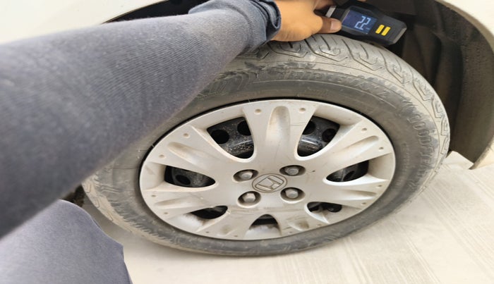 2015 Honda Amaze 1.2L I-VTEC E, Petrol, Manual, 1,20,264 km, tyre