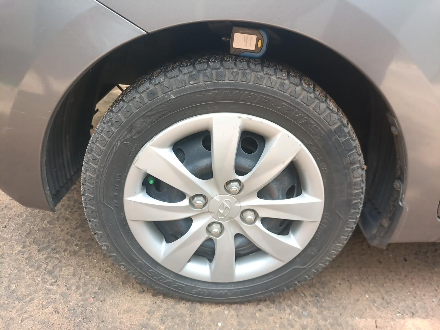 2013 Hyundai Eon MAGNA +, Petrol, Manual, 66,186 km, tyre