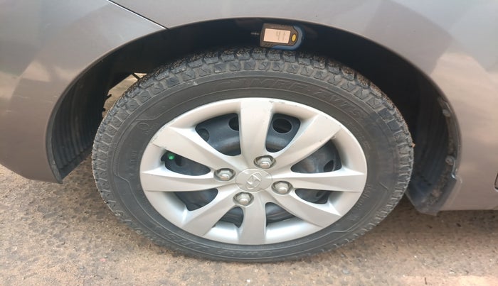 2013 Hyundai Eon MAGNA +, Petrol, Manual, 66,186 km, tyre