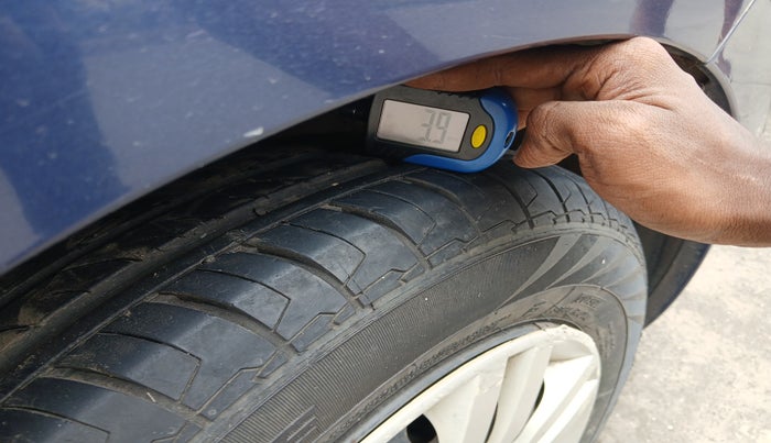 2021 Maruti Dzire VXI, Petrol, Manual, 7,963 km, tyre
