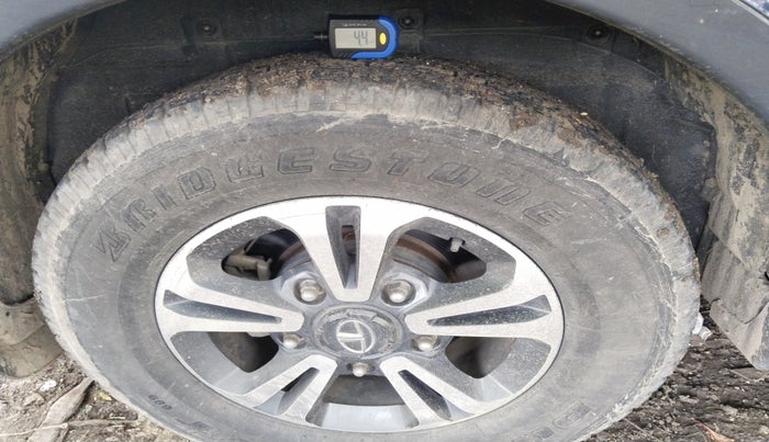 2019 Tata Hexa XTA 4X2 7 STR, Diesel, Automatic, 1,09,825 km, tyre