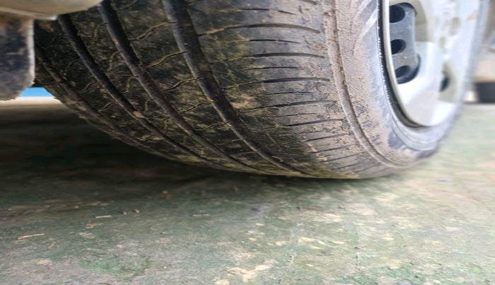 2019 Mahindra XUV300 W6 1.2 PETROL, Petrol, Manual, 20,433 km, tyre