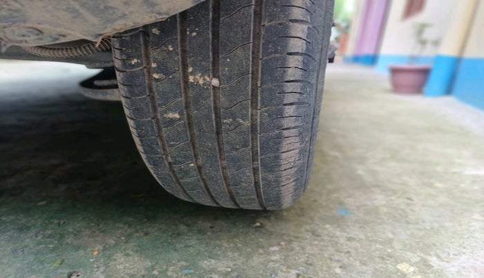 2019 Mahindra XUV300 W6 1.2 PETROL, Petrol, Manual, 20,433 km, tyre