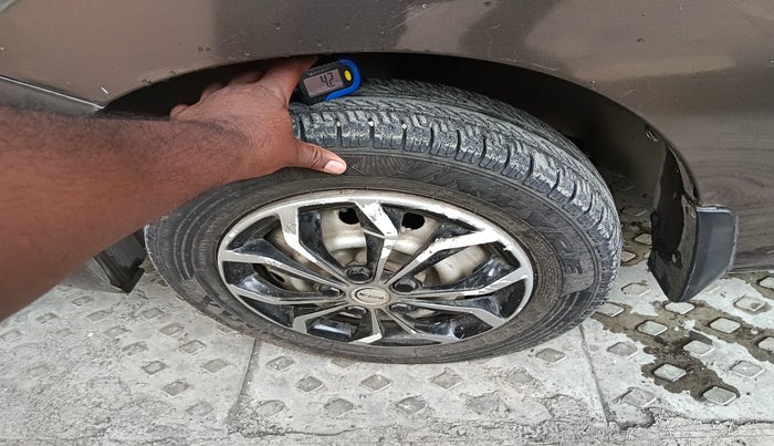 2013 Maruti Wagon R 1.0 LXI CNG, Petrol, Manual, 1,06,430 km, tyre