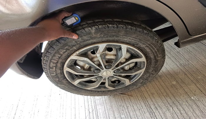 2013 Maruti Wagon R 1.0 LXI CNG, Petrol, Manual, 1,06,430 km, tyre