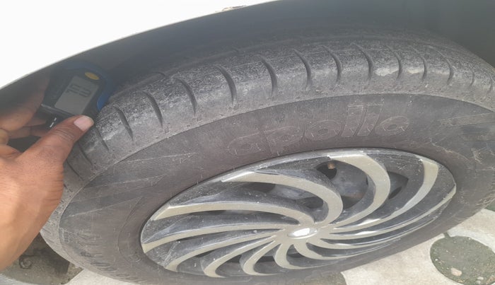 2015 Maruti Swift VXI, Petrol, Manual, 61,236 km, tyre