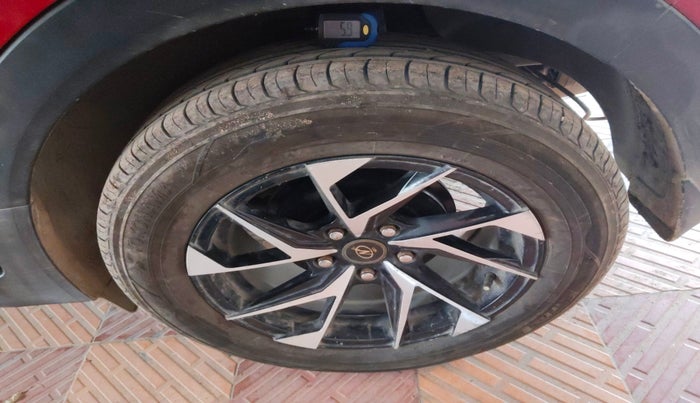 2017 Hyundai Creta E PLUS 1.6 PETROL, Petrol, Manual, 1,10,255 km, tyre