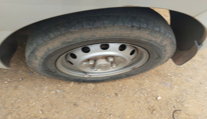 2013 Hyundai Eon ERA +, Petrol, Manual, 66,099 km, tyre