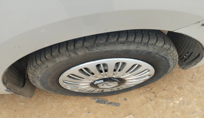 2013 Hyundai Eon ERA +, Petrol, Manual, 66,099 km, tyre