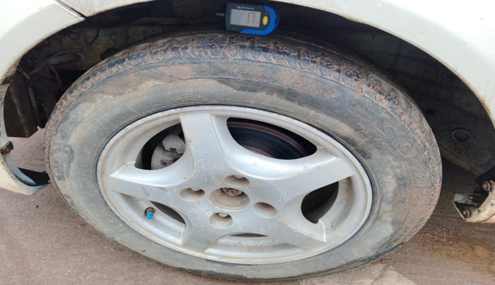 2010 Chevrolet Optra Magnum LS 2.0 TCDI, Diesel, Manual, 1,67,710 km, tyre