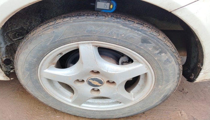 2010 Chevrolet Optra Magnum LS 2.0 TCDI, Diesel, Manual, 1,67,710 km, tyre
