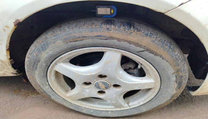 2010 Chevrolet Optra Magnum LS 2.0 TCDI, Diesel, Manual, 1,67,710 km, tyre