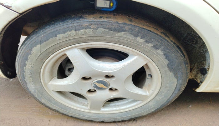 2010 Chevrolet Optra Magnum LS 2.0 TCDI, Diesel, Manual, 1,67,710 km, tyre