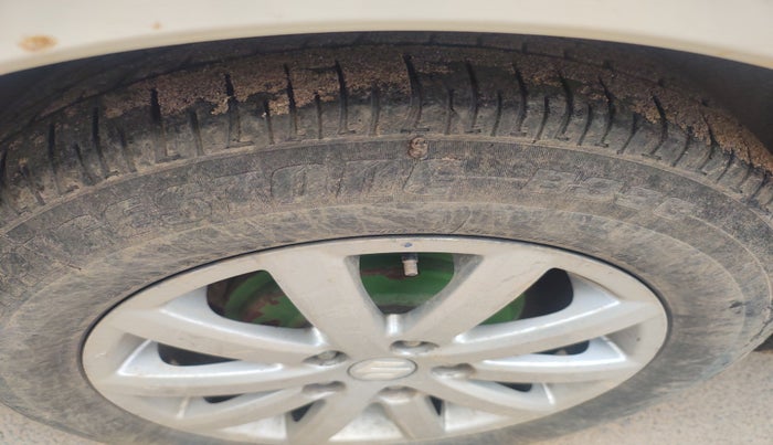 2011 Maruti SX4 ZDI, Diesel, Manual, 1,42,823 km, tyre