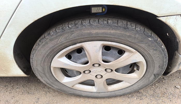 2013 Hyundai Verna FLUIDIC 1.6 CRDI EX, Diesel, Manual, 1,85,071 km, tyre