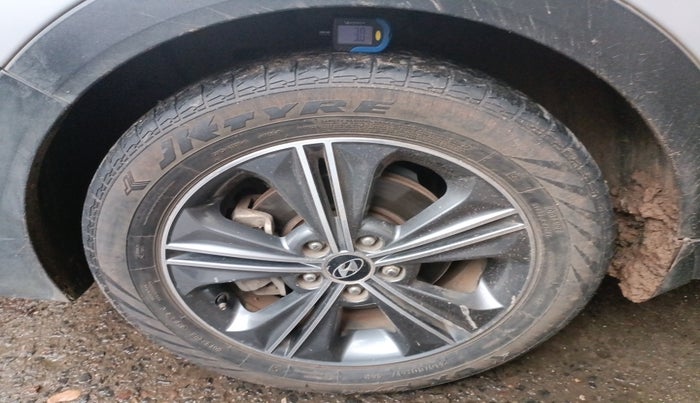 2015 Hyundai Creta SX (O) 1.6 DIESEL, Diesel, Manual, 1,36,887 km, tyre