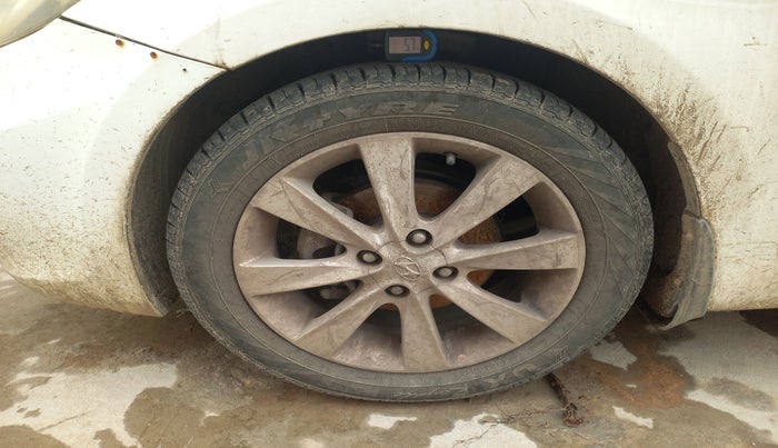 2013 Hyundai Verna FLUIDIC 1.6 CRDI SX, Diesel, Manual, 1,01,572 km, tyre