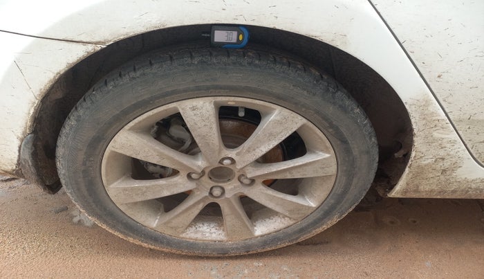 2013 Hyundai Verna FLUIDIC 1.6 CRDI SX, Diesel, Manual, 1,01,572 km, tyre