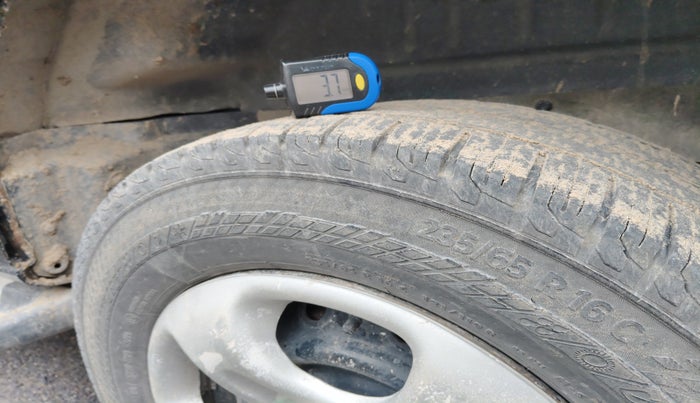2010 Mahindra Scorpio LX, Diesel, Manual, 1,13,745 km, tyre